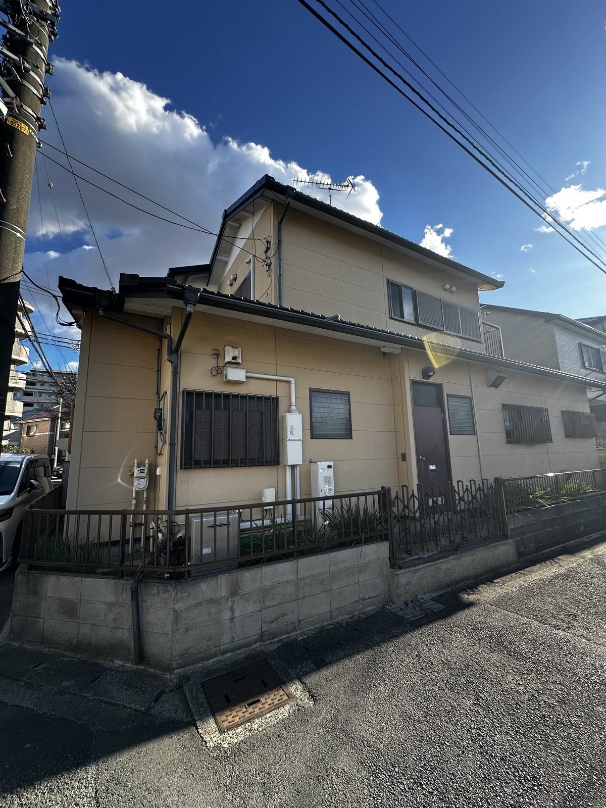 住宅街の空き家外観。査定・売却相談の実物件写真
