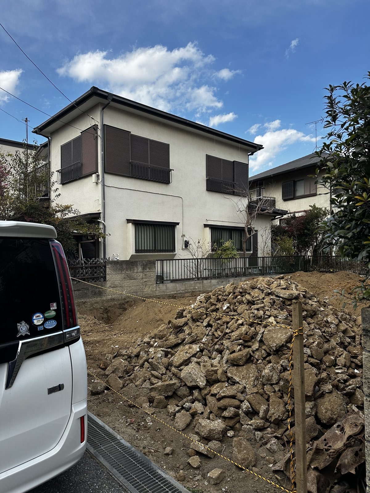 建物解体後の瓦礫がある敷地を確認している相談時の写真
